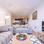 Centre 2 Bed Pool Table Parking