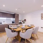 Apartment Centre 2 Bed Pool Table Parking