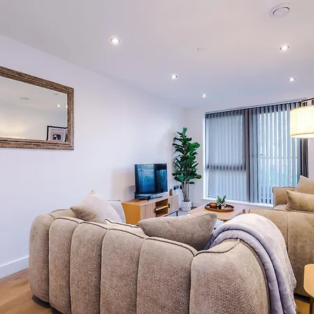 Lux - 2 Bed & Pool Table, Secure Parking *