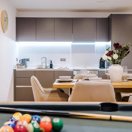 Lux - 2 Bed & Pool Table, Secure Parking * Leeds (West Yorkshire)