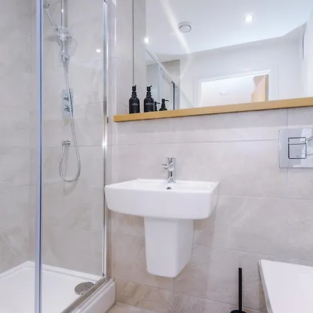 Lux - 2 Bed & Pool Table, Secure Parking *