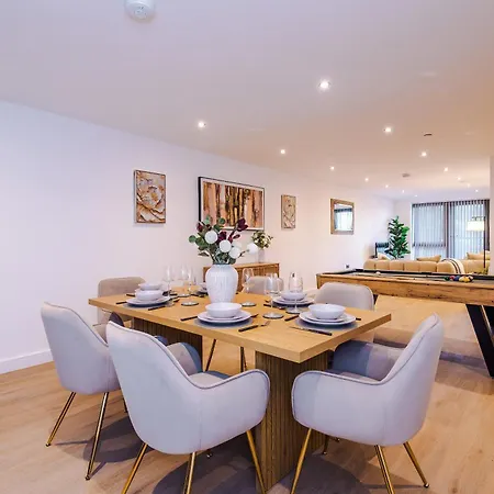 Lux - 2 Bed & Pool Table, Secure Parking