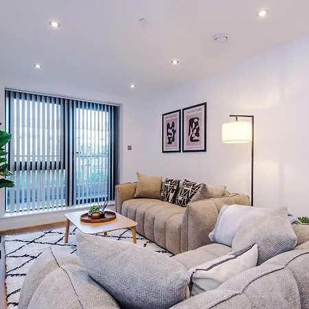 Lux - 2 Bed & Pool Table, Secure Parking Lägenhet *