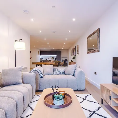 Leeds Lux Apartment - 2 Bed & Pool Table, Secure Parking