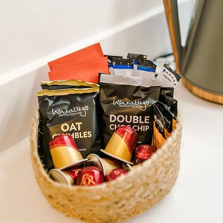 Centre 2 Bed Pool Table Parking