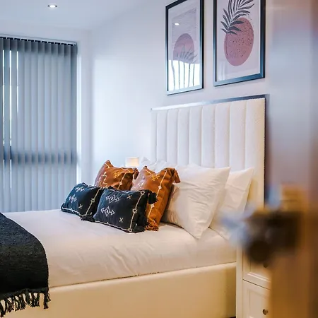 Lux - 2 Bed & Pool Table, Secure Parking *