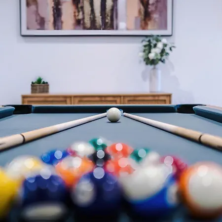 Centre 2 Bed Pool Table Parking *