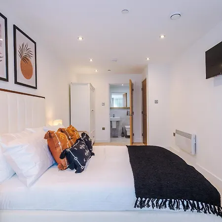 Leeds Lux Apartment - 2 Bed & Pool Table, Secure Parking