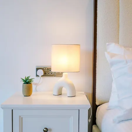 Lux - 2 Bed & Pool Table, Secure Parking *