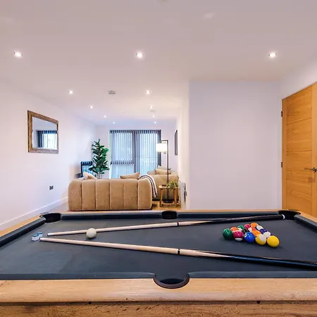 Leeds Lux Apartment - 2 Bed & Pool Table, Secure Parking Лидс