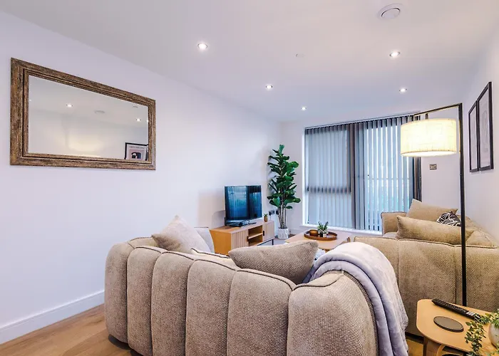 Centre 2 Bed Pool Table Parking *