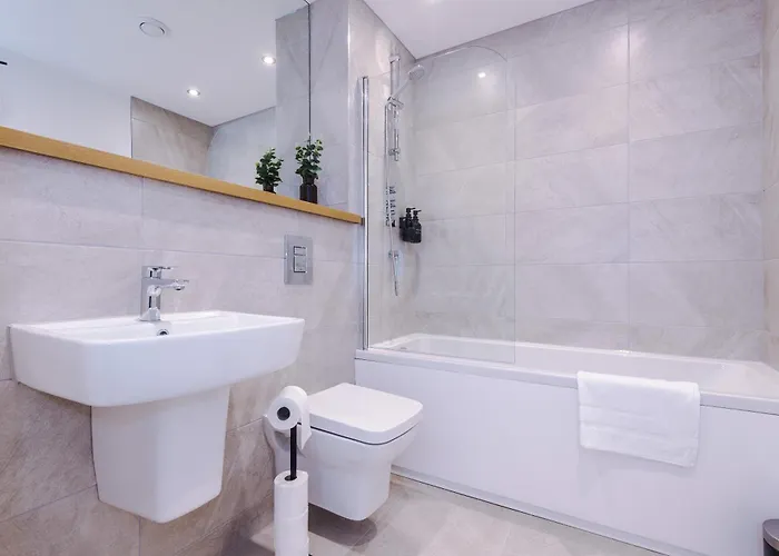 Centre 2 Bed Pool Table Parking *