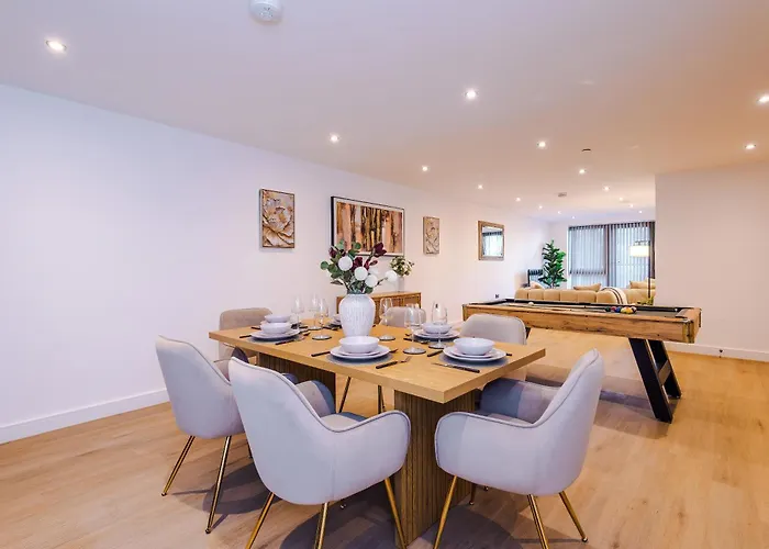 Centre 2 Bed Pool Table Parking