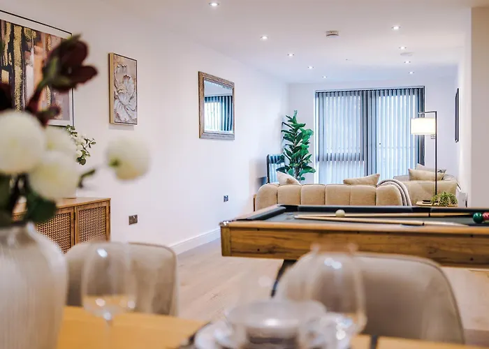 Centre 2 Bed Pool Table Parking