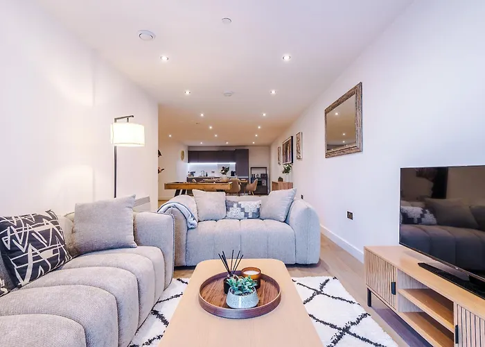 Centre 2 Bed Pool Table Parking