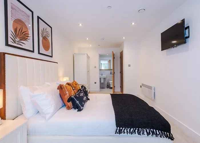 Centre 2 Bed Pool Table Parking