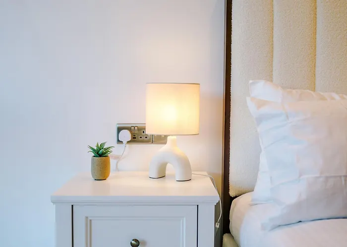 Centre 2 Bed Pool Table Parking *