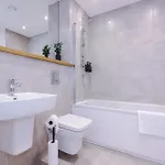 Centre 2 Bed Pool Table Parking *