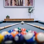 Centre 2 Bed Pool Table Parking *