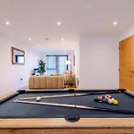 Centre 2 Bed Pool Table Parking Leeds (West Yorkshire)