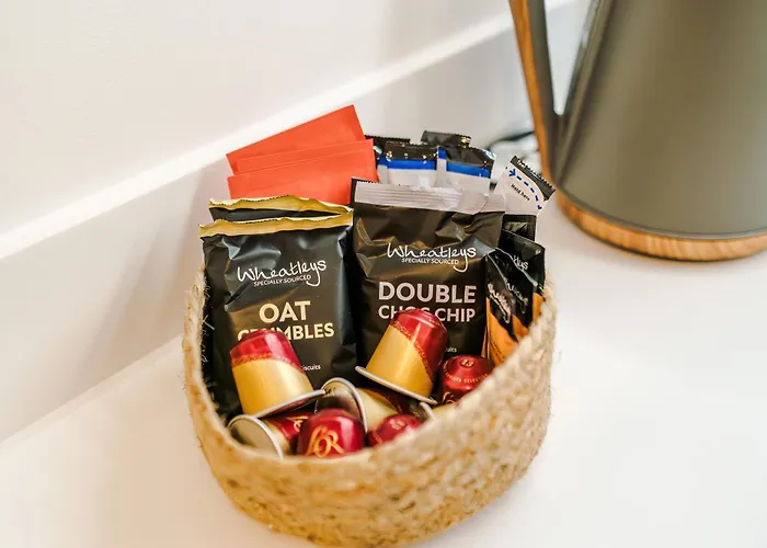 Centre 2 Bed Pool Table Parking