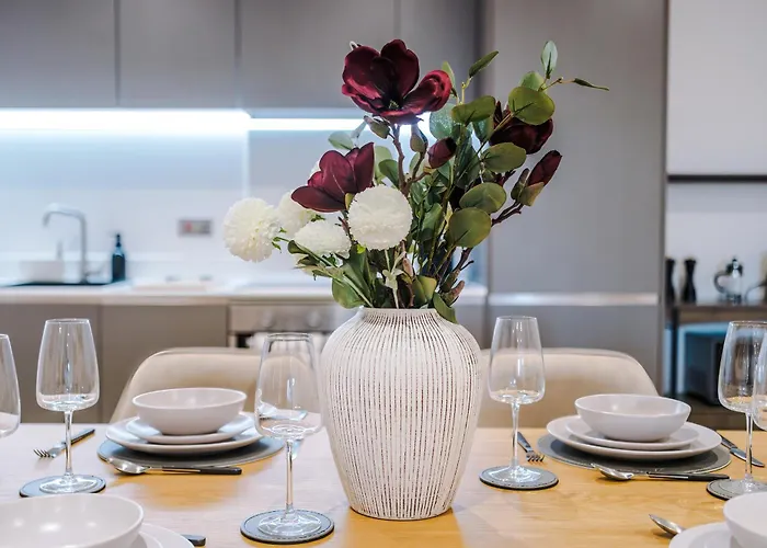 Centre 2 Bed Pool Table Parking *