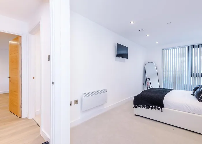 Centre 2 Bed Pool Table Parking * Leeds (West Yorkshire)